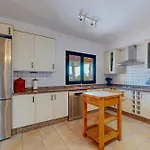 Cora - Traumvilla Mit Privatem Tennisplatz & Beheiztem Pool Triquivijate