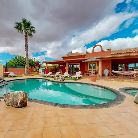 Cora - Traumvilla Mit Privatem Tennisplatz & Beheiztem Pool * Triquivijate