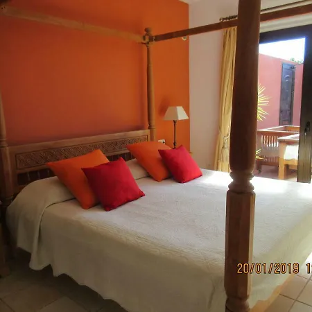 Βίλα Cora Triquivijate