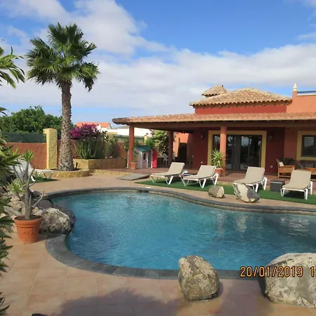 Βίλα Cora Triquivijate